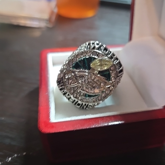 Eagles Championship ring rep. - Picture 3 of 16
